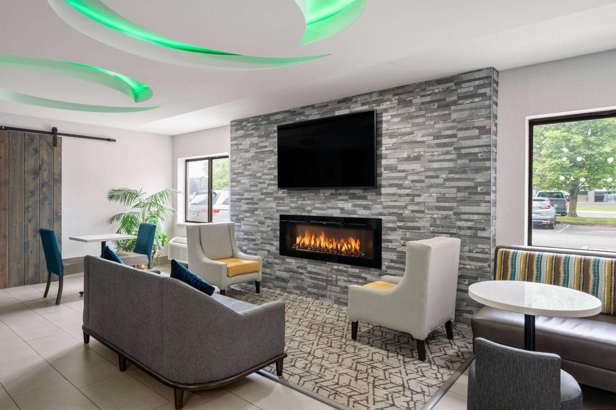 La Quinta Inn By Wyndham Indianapolis Airport Executive Dr Dış mekan fotoğraf