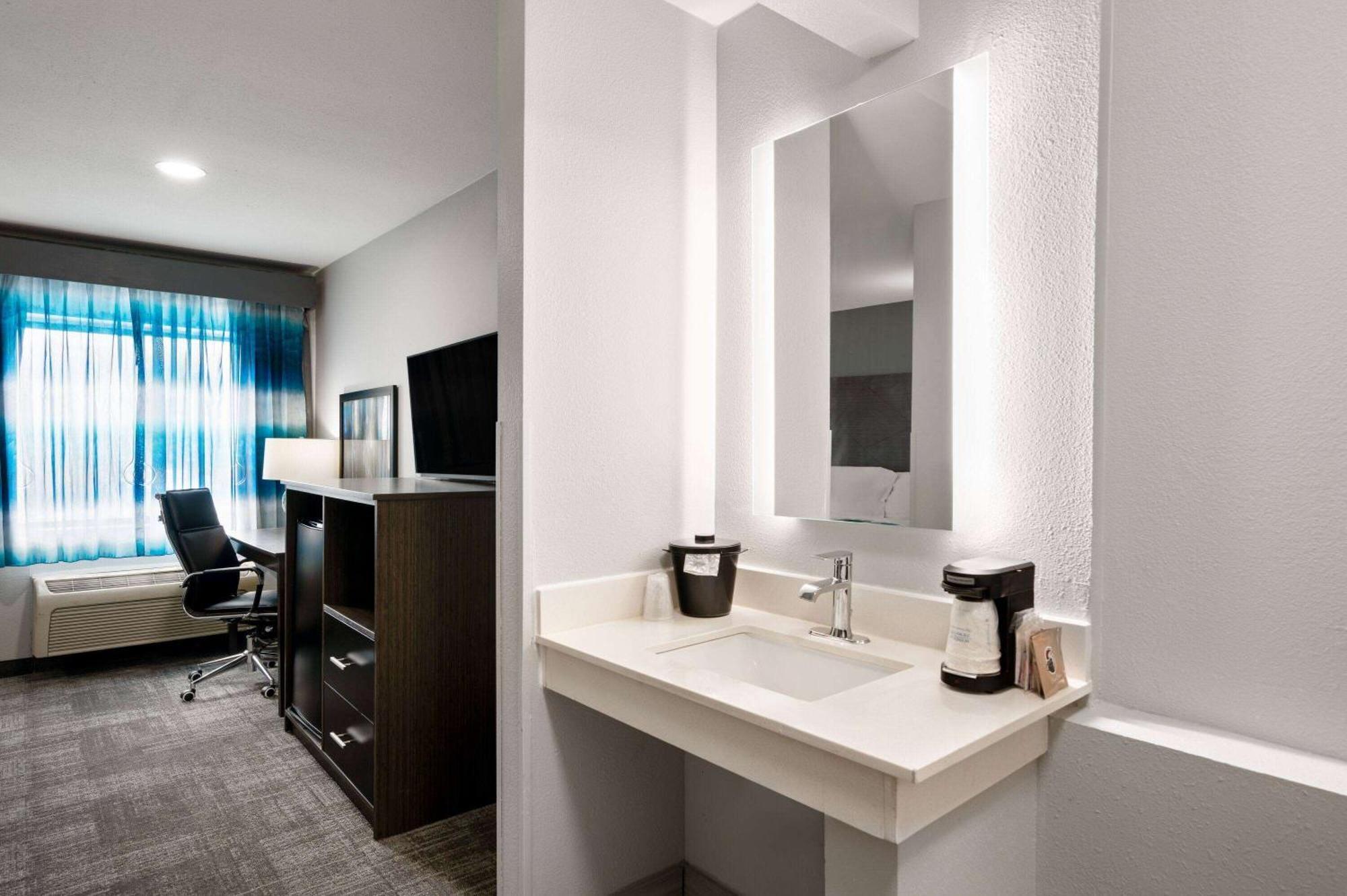 La Quinta Inn By Wyndham Indianapolis Airport Executive Dr Dış mekan fotoğraf